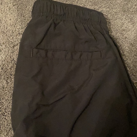 UO exclusive navy cargo pants with pockets. 💙 - Picture 4 of 4